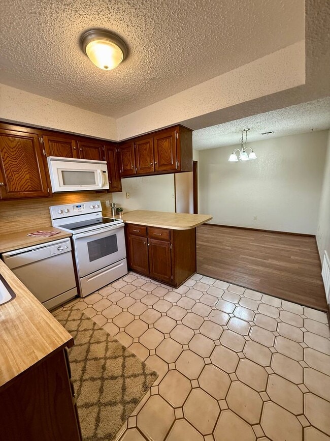 Photo - 1368 W Cedarbrook Lane House