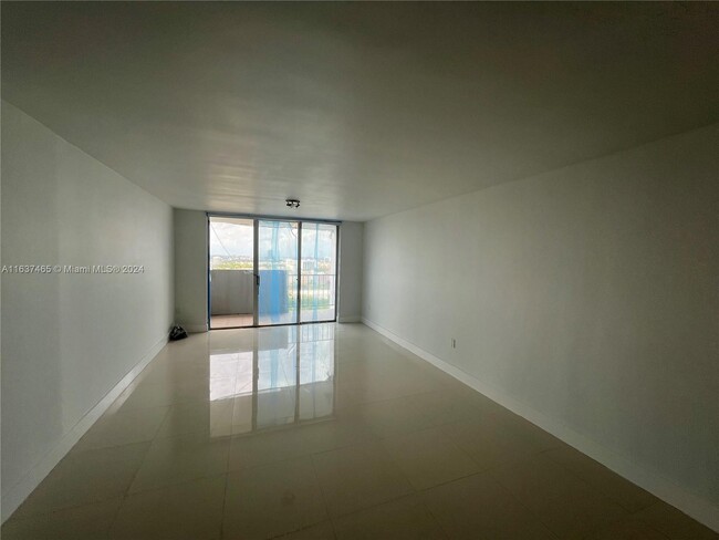 Foto del edificio - 2780 NE 183rd St