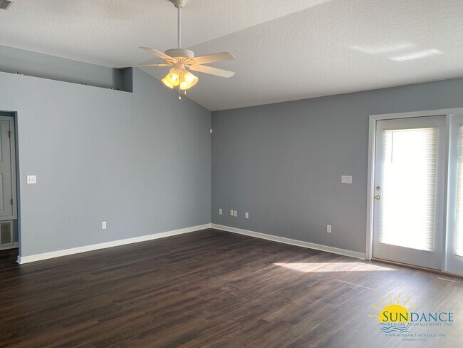 Building Photo - Lovely 3 Bedroom Home in Navarre