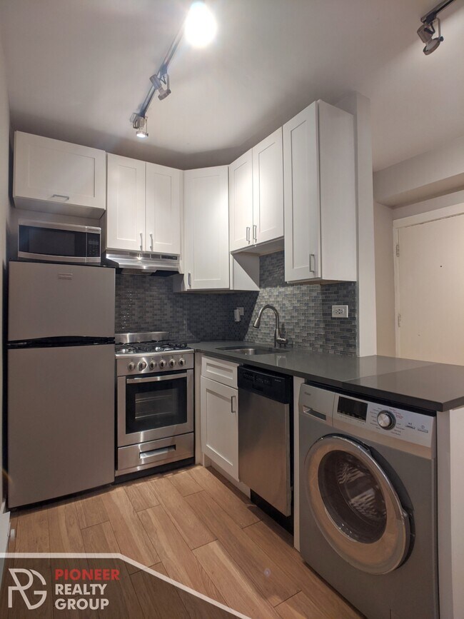 Foto del edificio - 511 W Belmont Ave