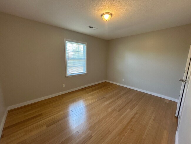 Foto del edificio - 799 Rushmeade Rd