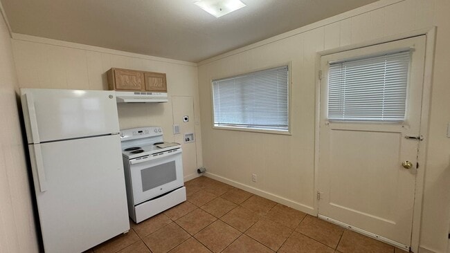 Building Photo - Newly Remodeled 2BD/1BA Home – Fenced Yard & A/C in Every Room!