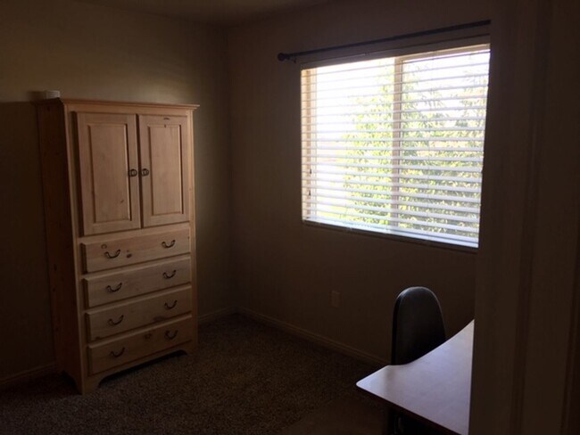 Foto del edificio - Roomy townhome