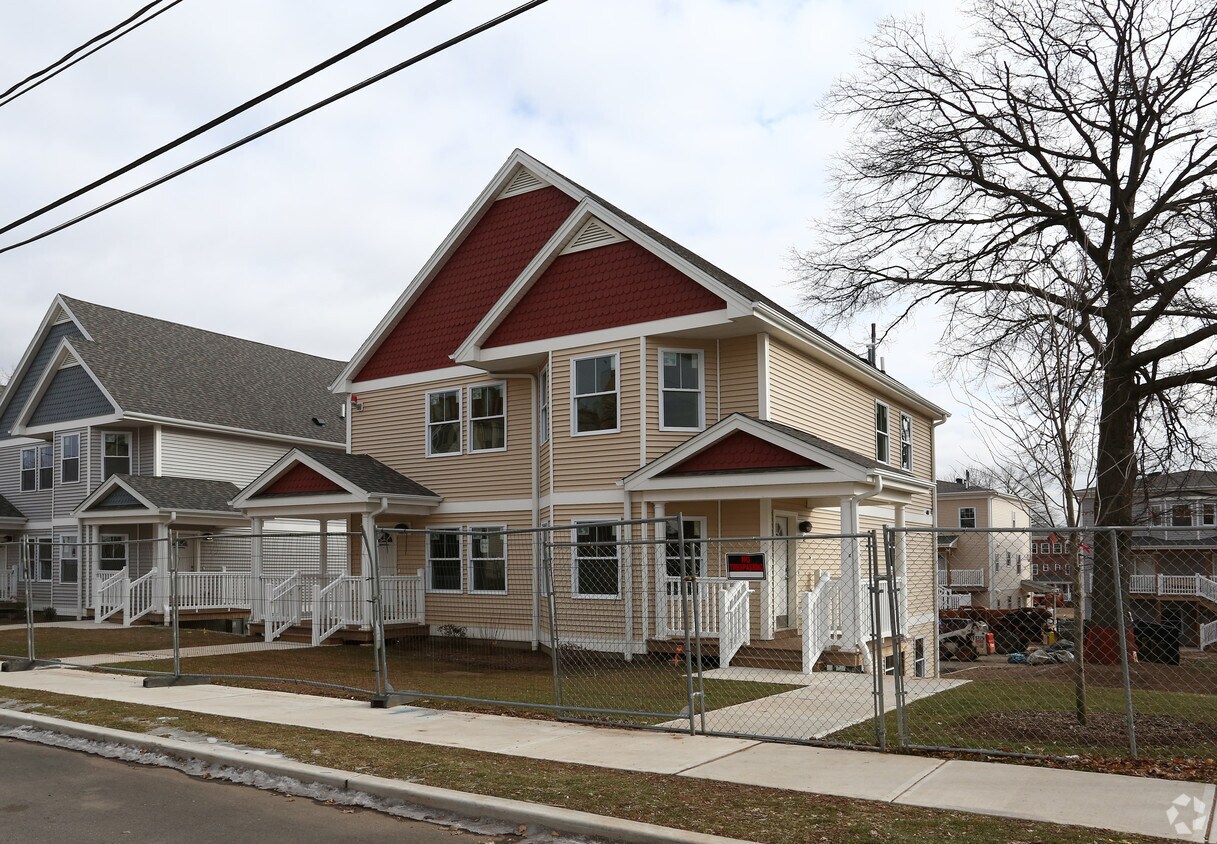 Building Photo - 2483 Main St