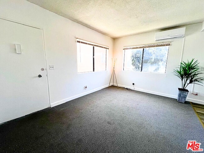 Building Photo - 1225 Normandie Ave