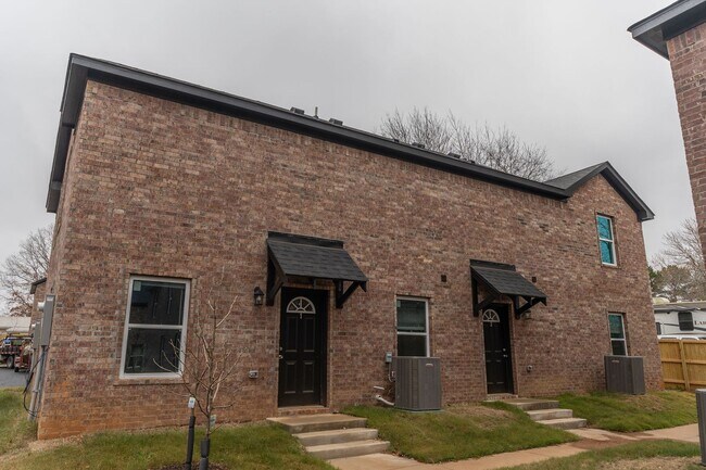 Foto del edificio - 1366 N Porter Rd