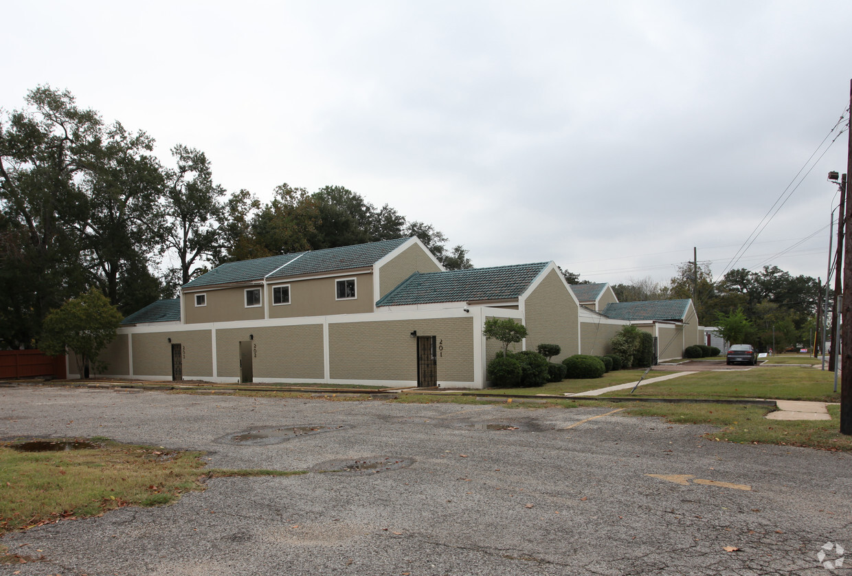 Building Photo - Beasley Town Homes