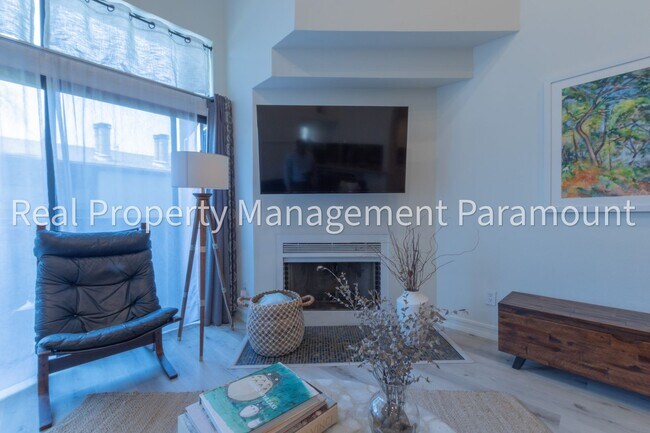 Building Photo - Spectacular 2 Bedroom, 2 Bath Condo with L...