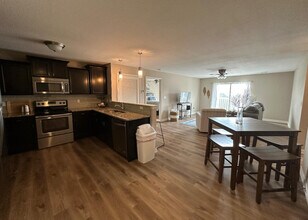 Building Photo - 2212 Chapel Hill Rd