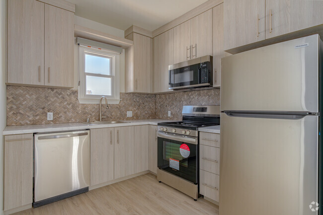 1BR, 1BA - 560 SF - 1620-1624 21st St