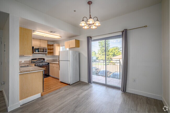 2 habitaciones, 2 baños - 1000 pies cuadrados - Comedor - 14655 Vanowen St