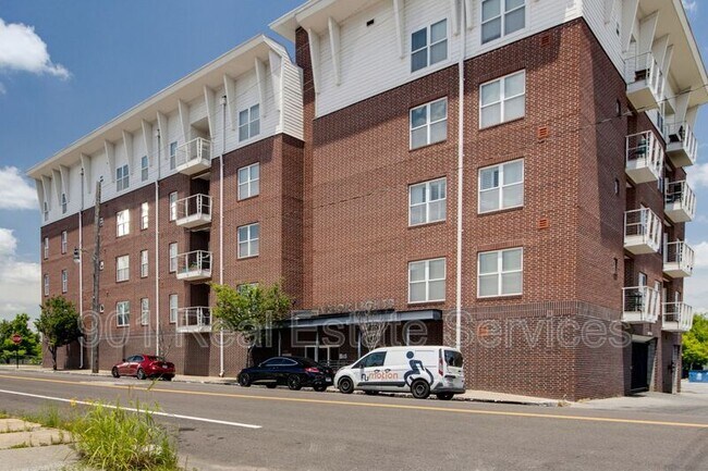 Building Photo - 426 N Front St