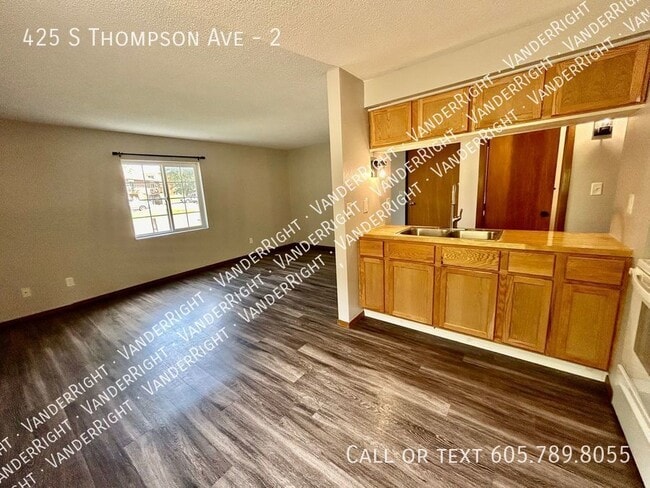 Building Photo - 425 S Thompson Ave