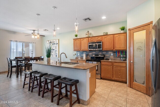 Building Photo - 2917 E Campo Bello Dr