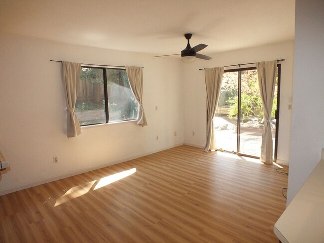 Building Photo - Folsom Willow Creek 3/2.5 $2995