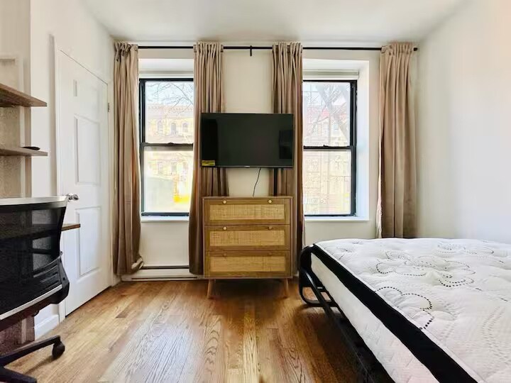 Building Photo - 964 Amsterdam Ave