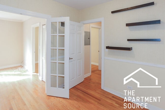 Building Photo - 624 W Roscoe St