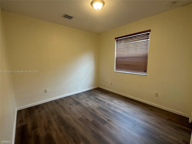 Foto del edificio - 7 br, 3.5 bath House - 1131 NE 37th Ave