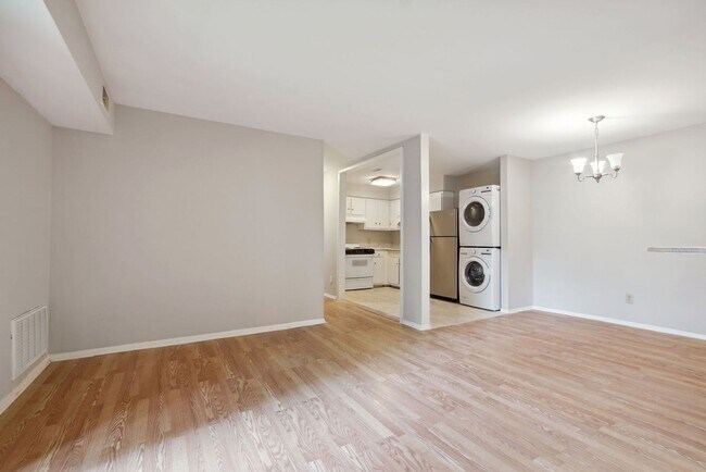 Foto del edificio - 2 Bedroom condo in Raleigh