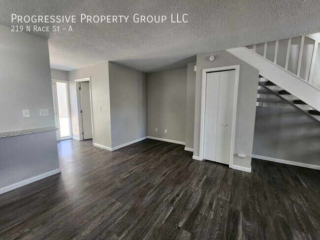 Foto del edificio - Great deal on this spacious 3 bedroom, 2.5...