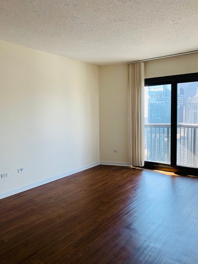 Building Photo - 400 N LaSalle St