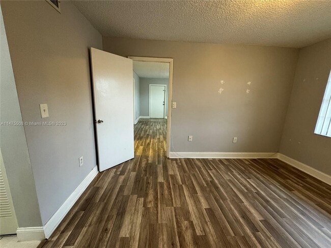 Foto del edificio - 6851 SW 129th Ave