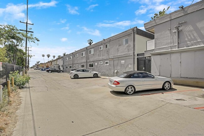 Building Photo - 2275 Grand Ave