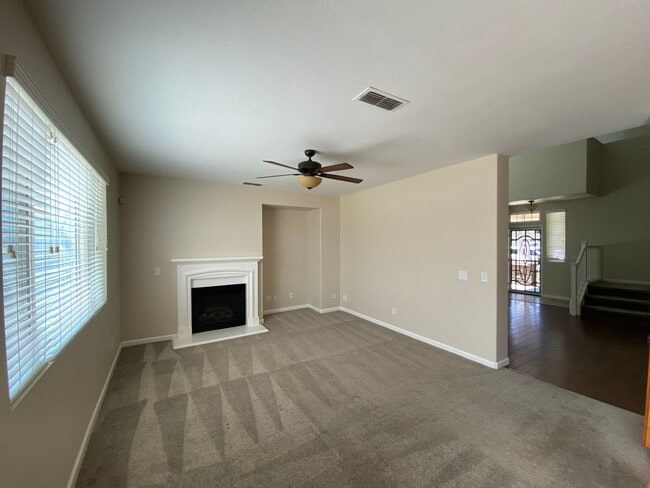 Foto del edificio - 5106 Rowe Dr