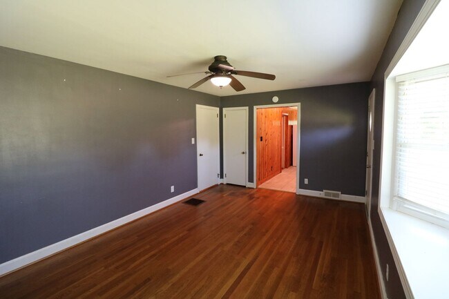 Building Photo - 5611 Windy Hill Dr