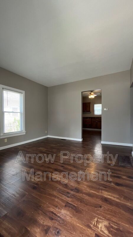 Foto del edificio - 2508 Dudley St