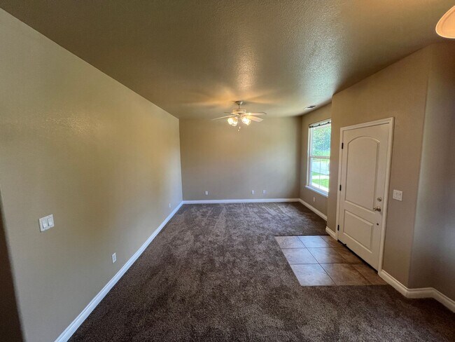 Building Photo - 377
