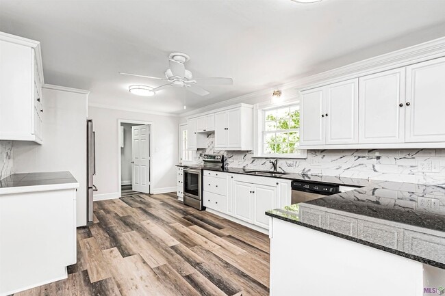 Building Photo - 8245 Rainbow Dr