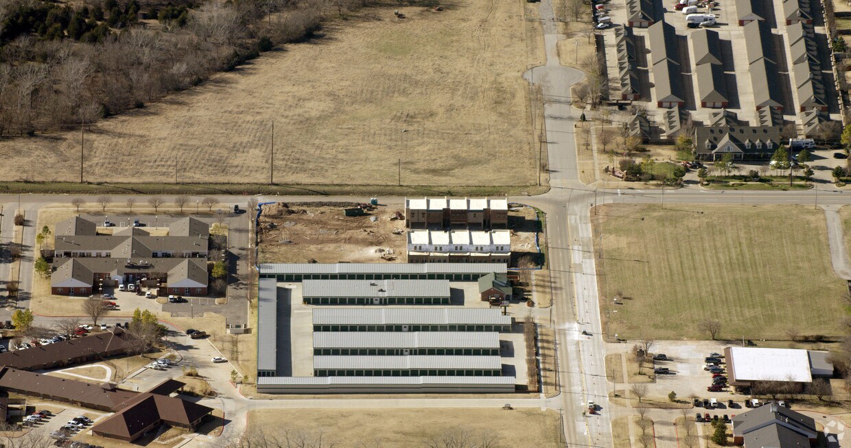 Primary Photo - West Main Lofts