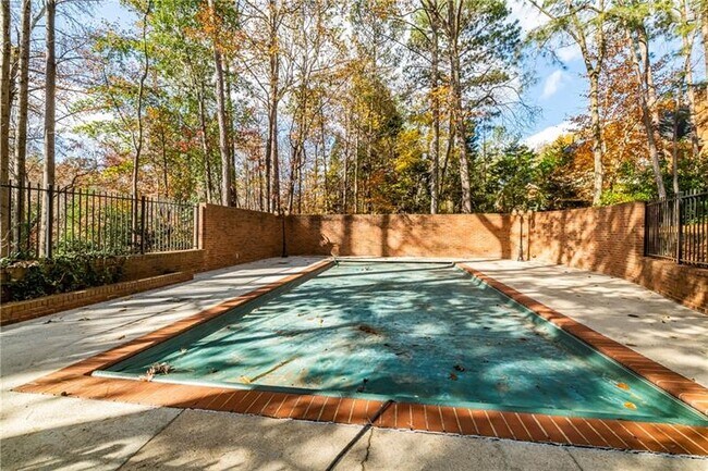 Building Photo - 8750 Torrington Dr