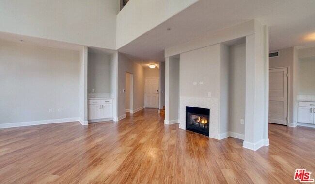 Foto del edificio - 348 Hauser Blvd