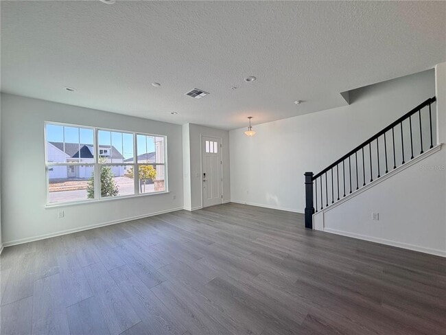 Building Photo - 1855 Pinecliff Dr