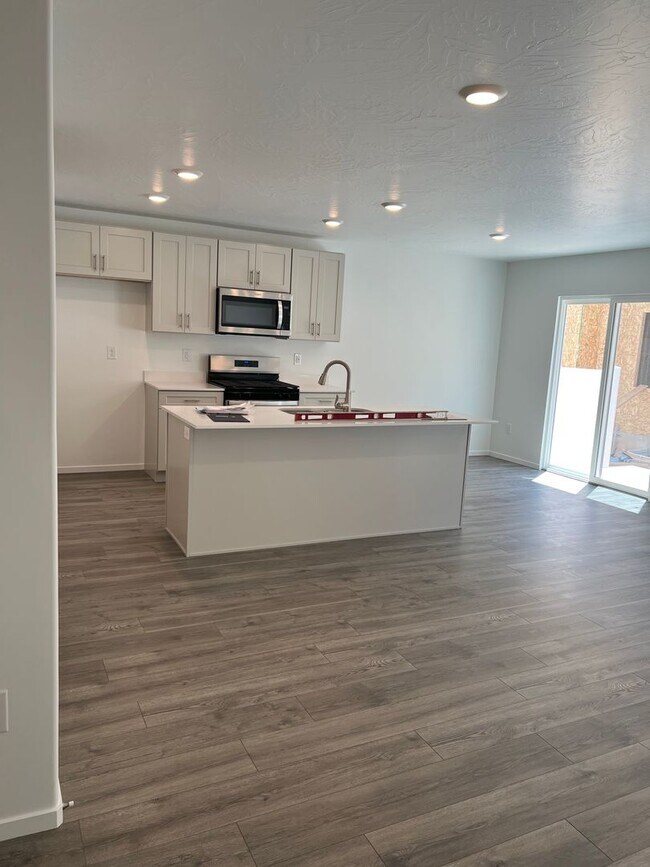 Building Photo - 2981 W Graham Lp