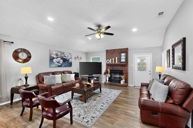 Building Photo - 821 Parkwest Blvd