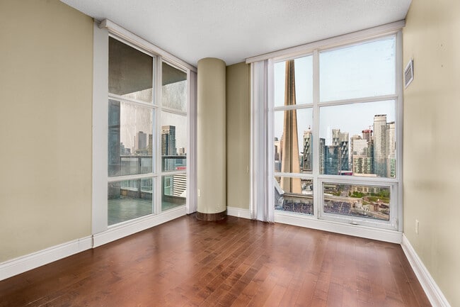 Building Photo - 1512-10 Navy Wharf Ct