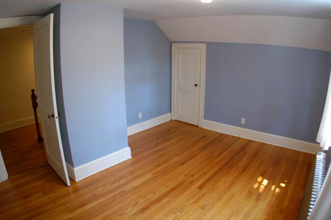 Building Photo - 16 Roberts Ln