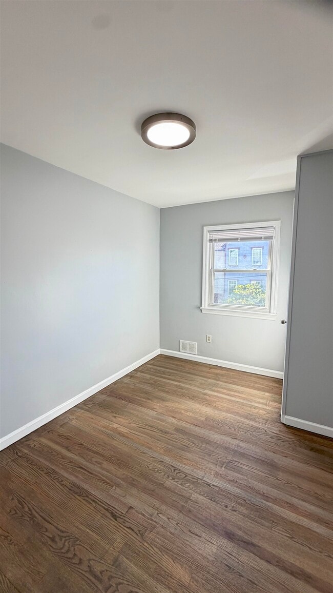 Building Photo - 155 W 30th St
