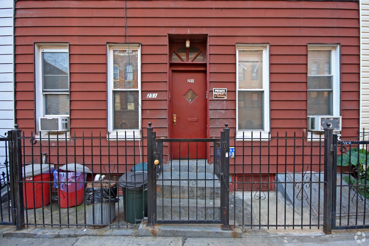 Building Photo - 251 Stockholm St