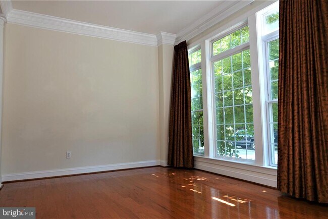 Foto del edificio - 1115 Crestfield Dr