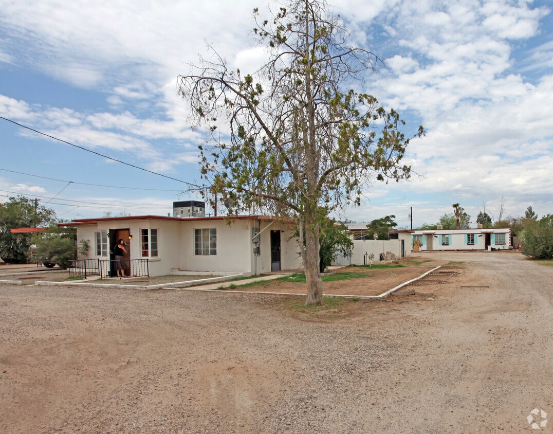 Primary Photo - 3013-3017 N Geronimo Ave