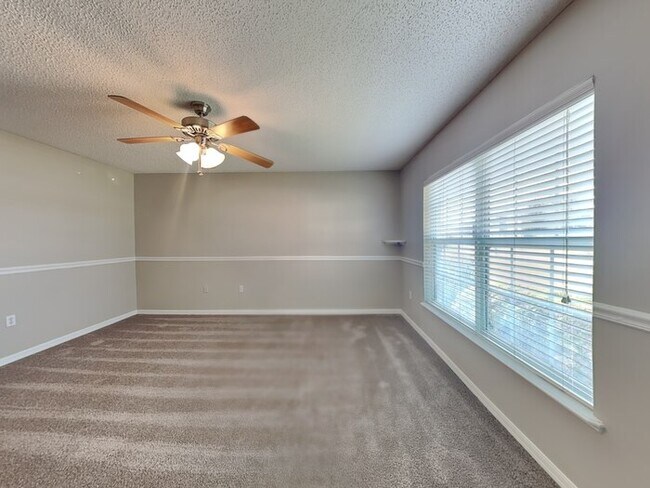 Foto del edificio - 8799 Oxfordshire Ave E