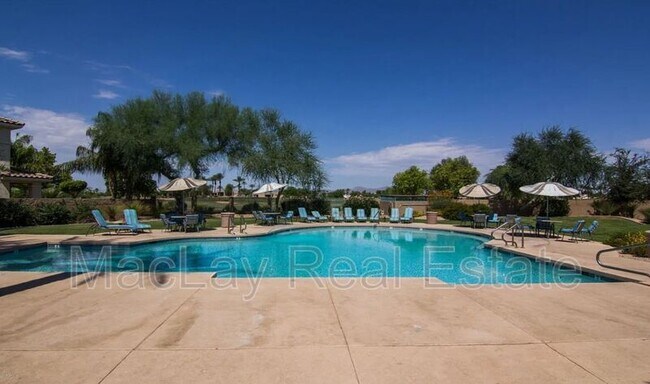 Foto del edificio - 2290 N 135th Dr