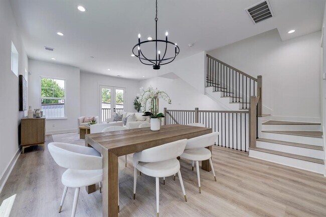 Foto del edificio - 2828 Versailles Oak Ln