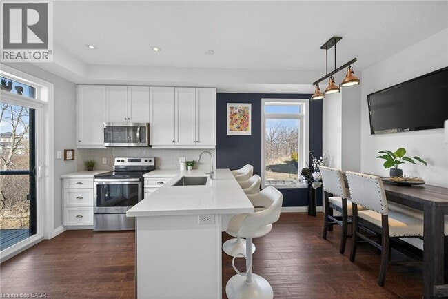 Building Photo - 35 Midhurst Heights