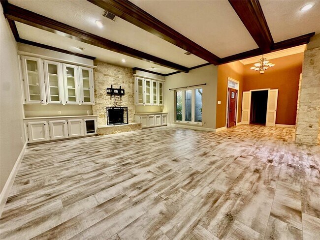 Building Photo - 1027 Cragmore Dr