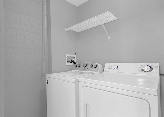 Building Photo - 3250 Corona Village Way
